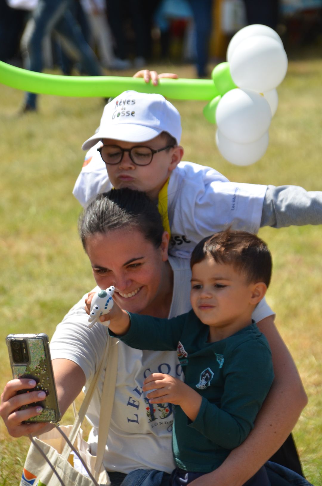 2023-05-25-(14h20m)-dsc_4167-mama-razzi.jpg