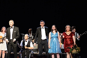 2023-06-23-(21h54)-dsc_0316-mama-razzi.jpg 2023-06-23-(21h54)-dsc_0316-mama-razzi.jpg