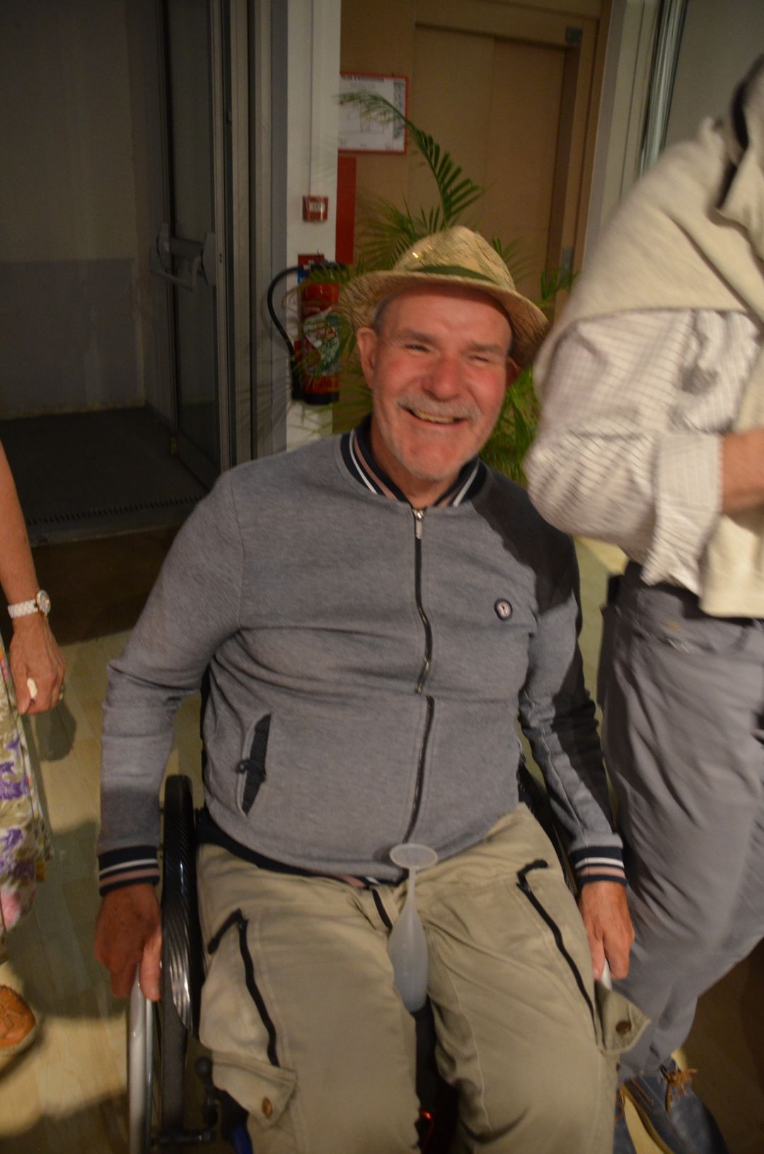 2023-06-23-(23h19)-dsc_6293-mama-razzi.jpg