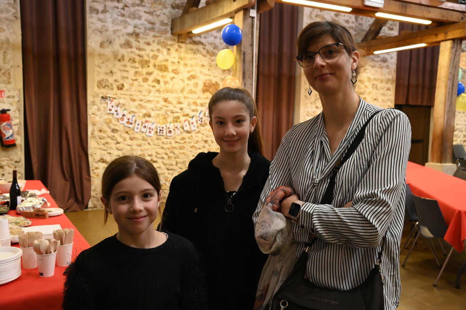 2024-03-16-DSC_4009-mama-razzi.JPG