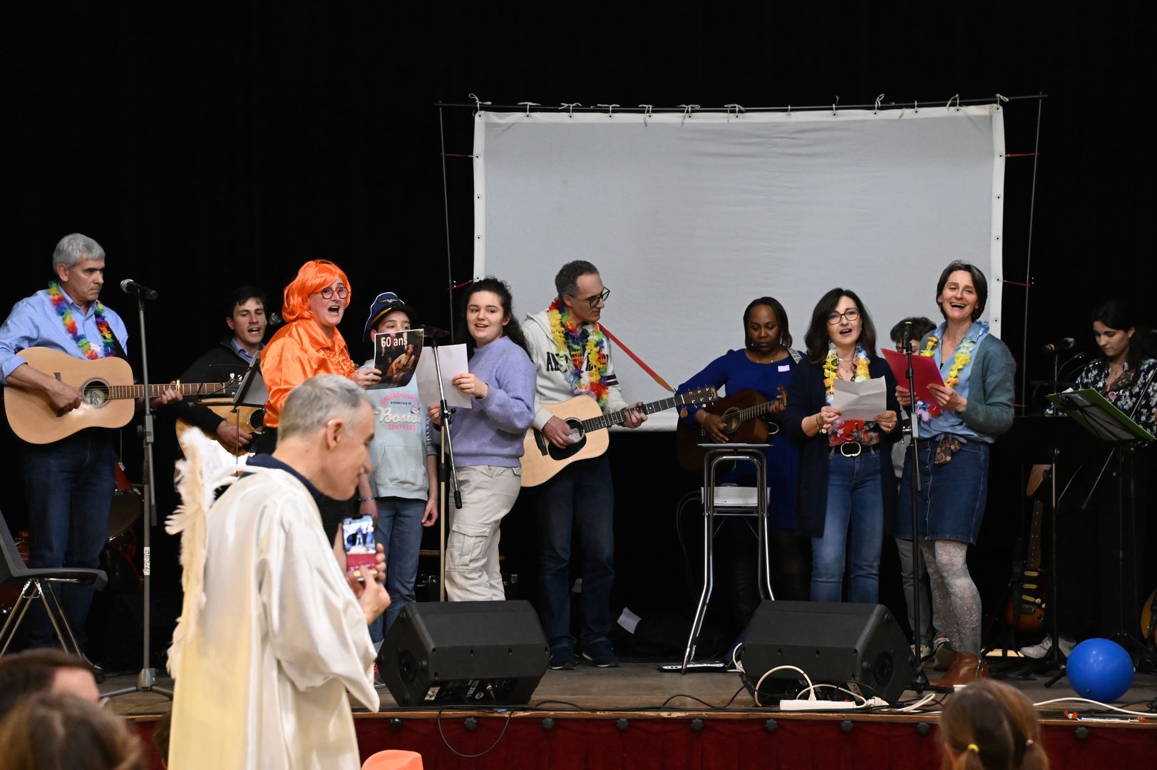 2024-03-16-DSC_4162-mama-razzi.JPG