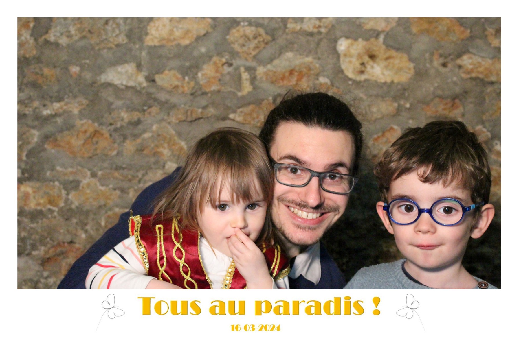 photobooth-2024-03-16_21h23m56s_983.jpg