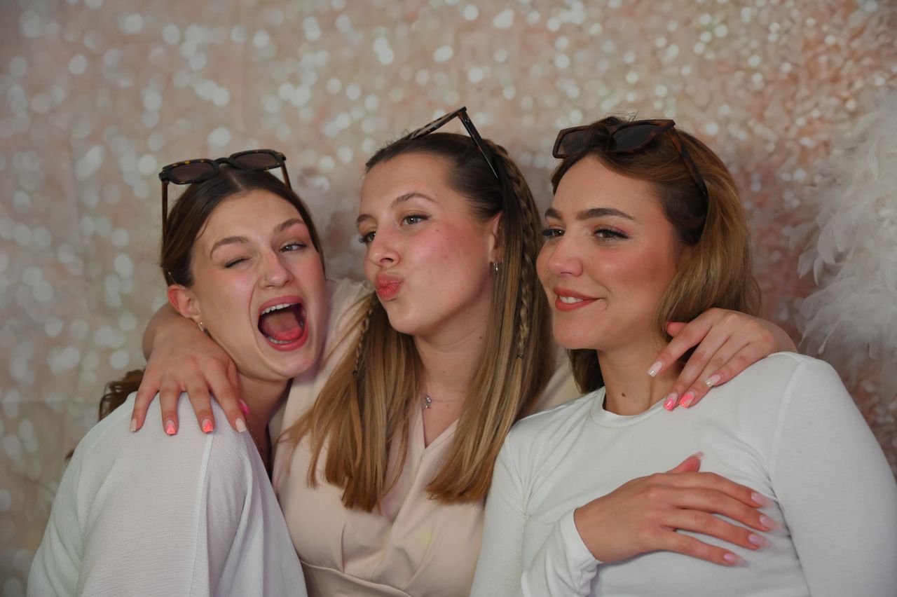 2024-05-04-dsc_8246-marion-gregory-soiree-mariage-mama-razzi.jpg