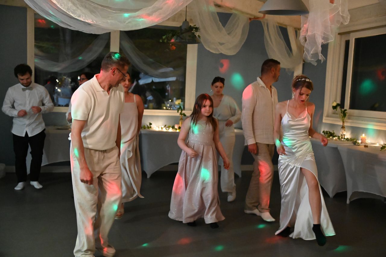 2024-05-05-dsc_8753-marion-gregory-soiree-mariage-mama-razzi.jpg