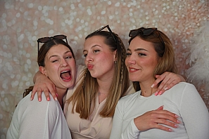 2024-05-04-dsc_8246-marion-gregory-soiree-mariage-mama-razzi.jpg