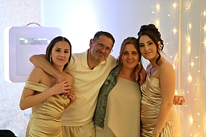 2024-05-04-dsc_8332-marion-gregory-soiree-mariage-mama-razzi.jpg