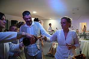 2024-05-05-dsc_8408-marion-gregory-soiree-mariage-mama-razzi.jpg