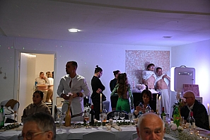 2024-05-05-dsc_8462-marion-gregory-soiree-mariage-mama-razzi.jpg