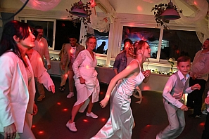 2024-05-05-dsc_8566-marion-gregory-soiree-mariage-mama-razzi.jpg