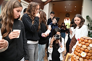 2024-11-16-(16h15)-DSC_2346-(mama-razzi).JPG 2024-11-16-(16h15)-DSC_2346-(mama-razzi).JPG
