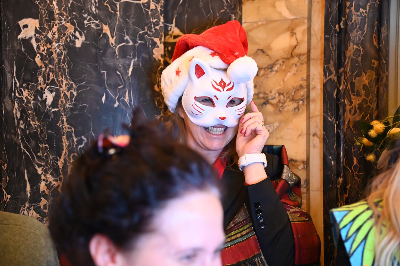 2024-12-13-(19h16m36s)-DSC_3488-(mama-razzi).JPG