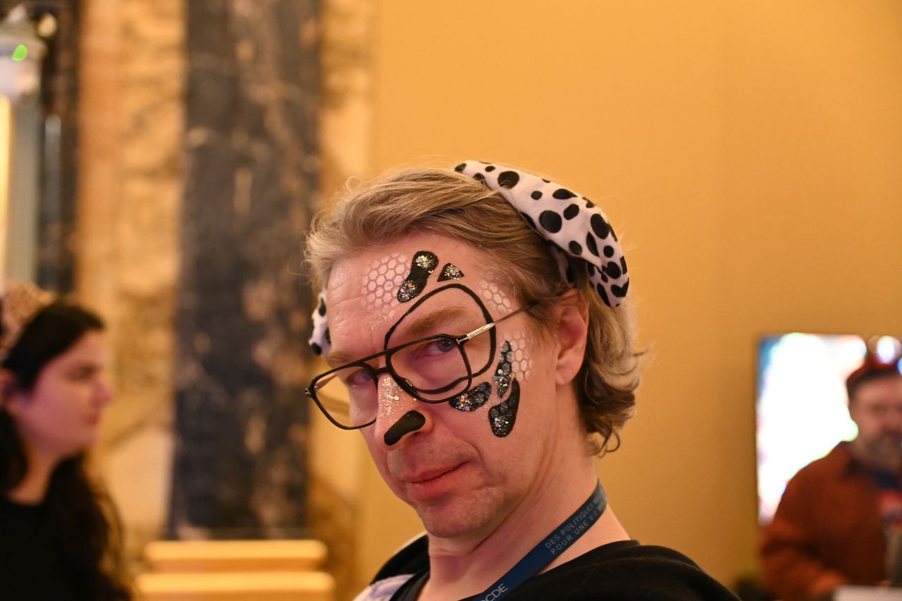 2024-12-13-(19h17m48s)-DSC_3501-(mama-razzi).JPG