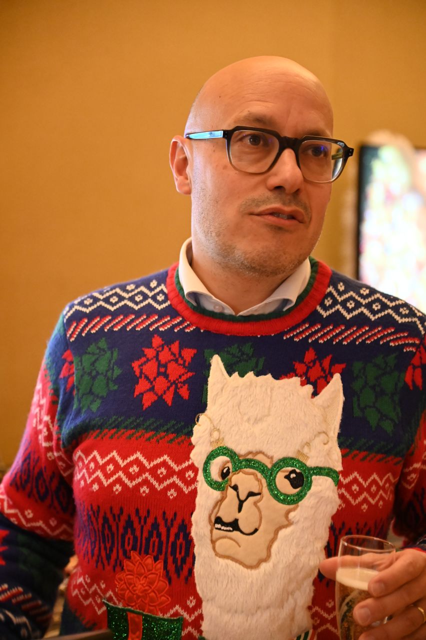 2024-12-13-(19h18m32s)-DSC_3506-(mama-razzi).JPG