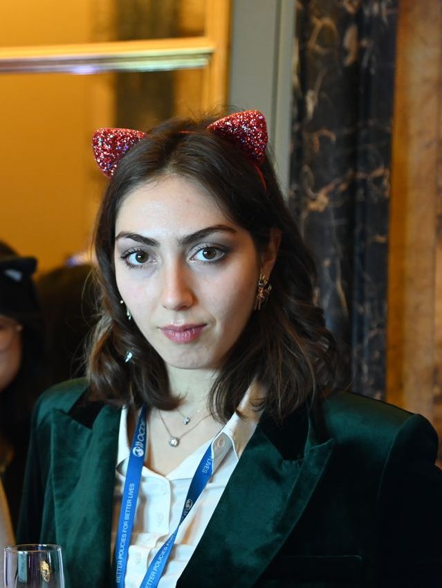 2024-12-13-(19h48m10s)-DSC_3583-(mama-razzi).JPG