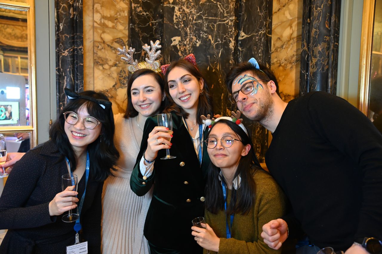 2024-12-13-(19h48m32s)-DSC_3586-(mama-razzi).JPG