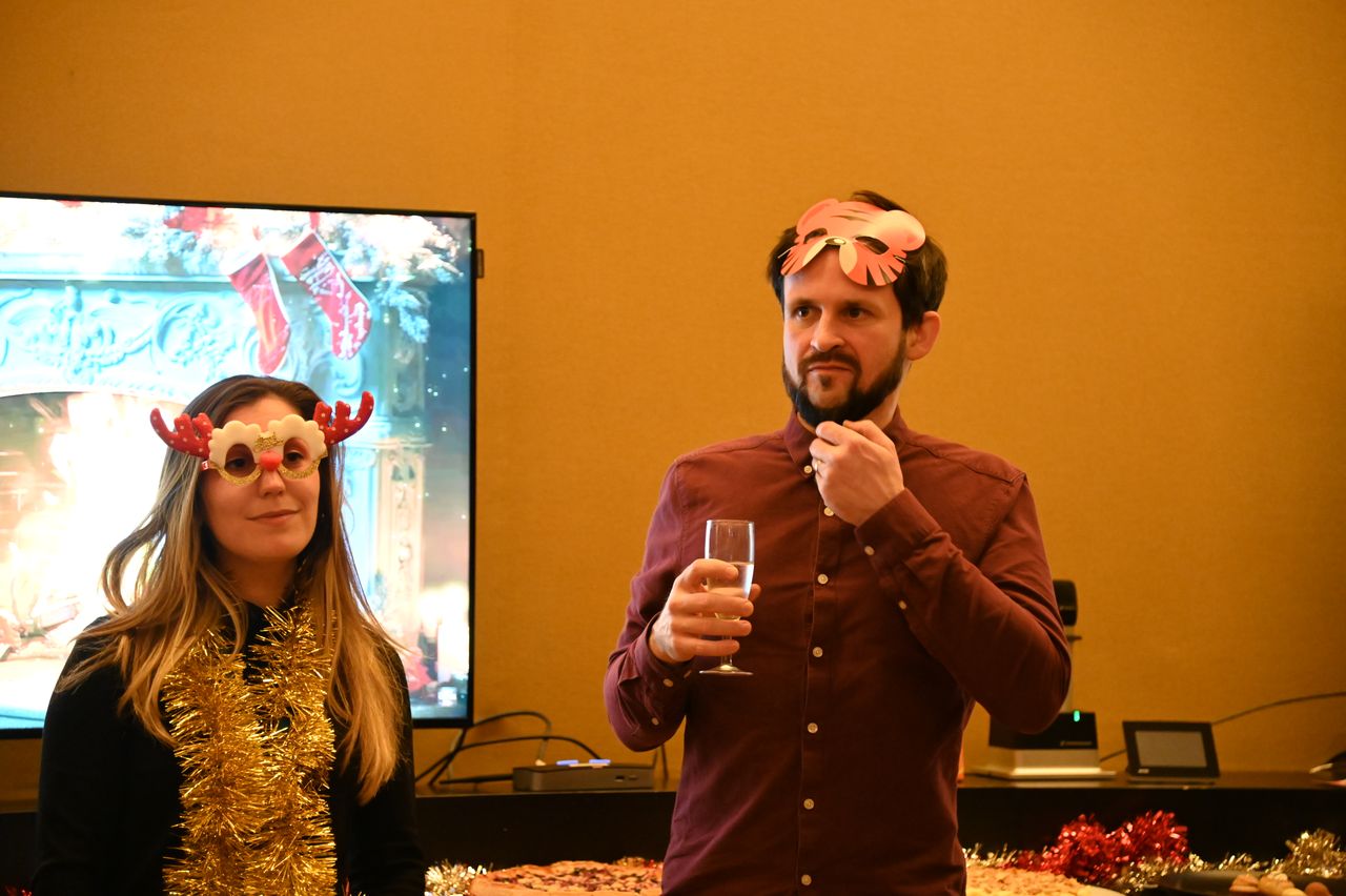 2024-12-13-(20h06m58s)-DSC_3657-(mama-razzi).JPG
