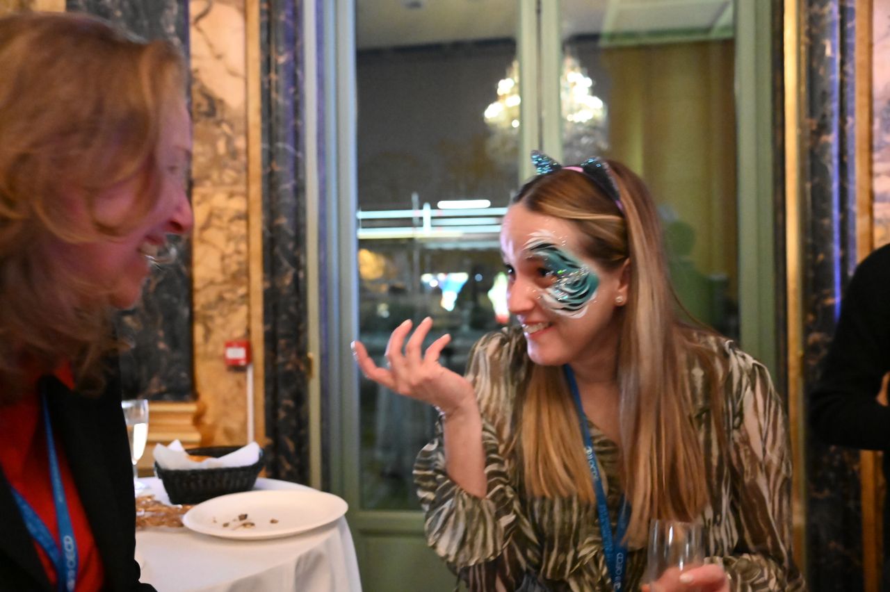 2024-12-13-(20h40m36s)-DSC_3738-(mama-razzi).JPG