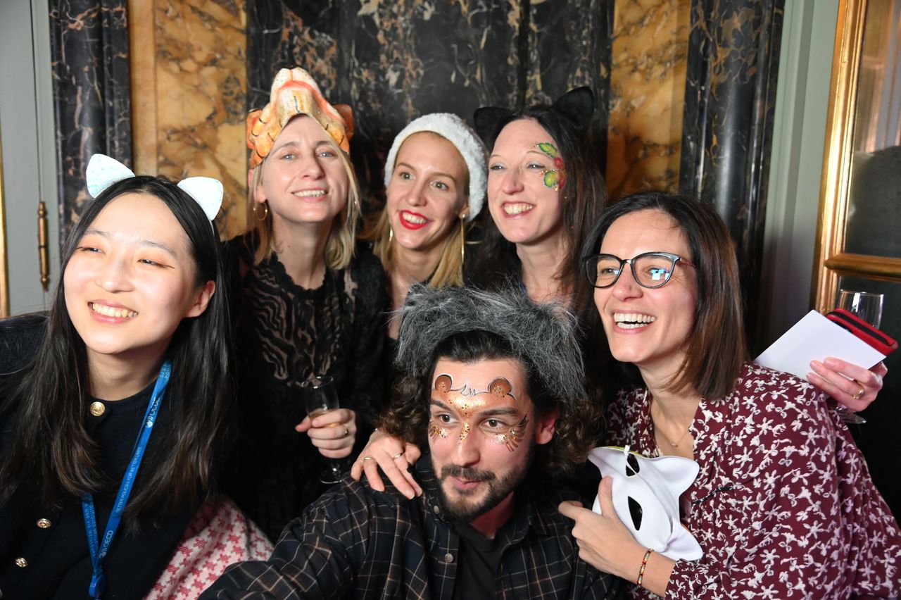 2024-12-13-(20h46m30s)-DSC_3759-(mama-razzi).JPG