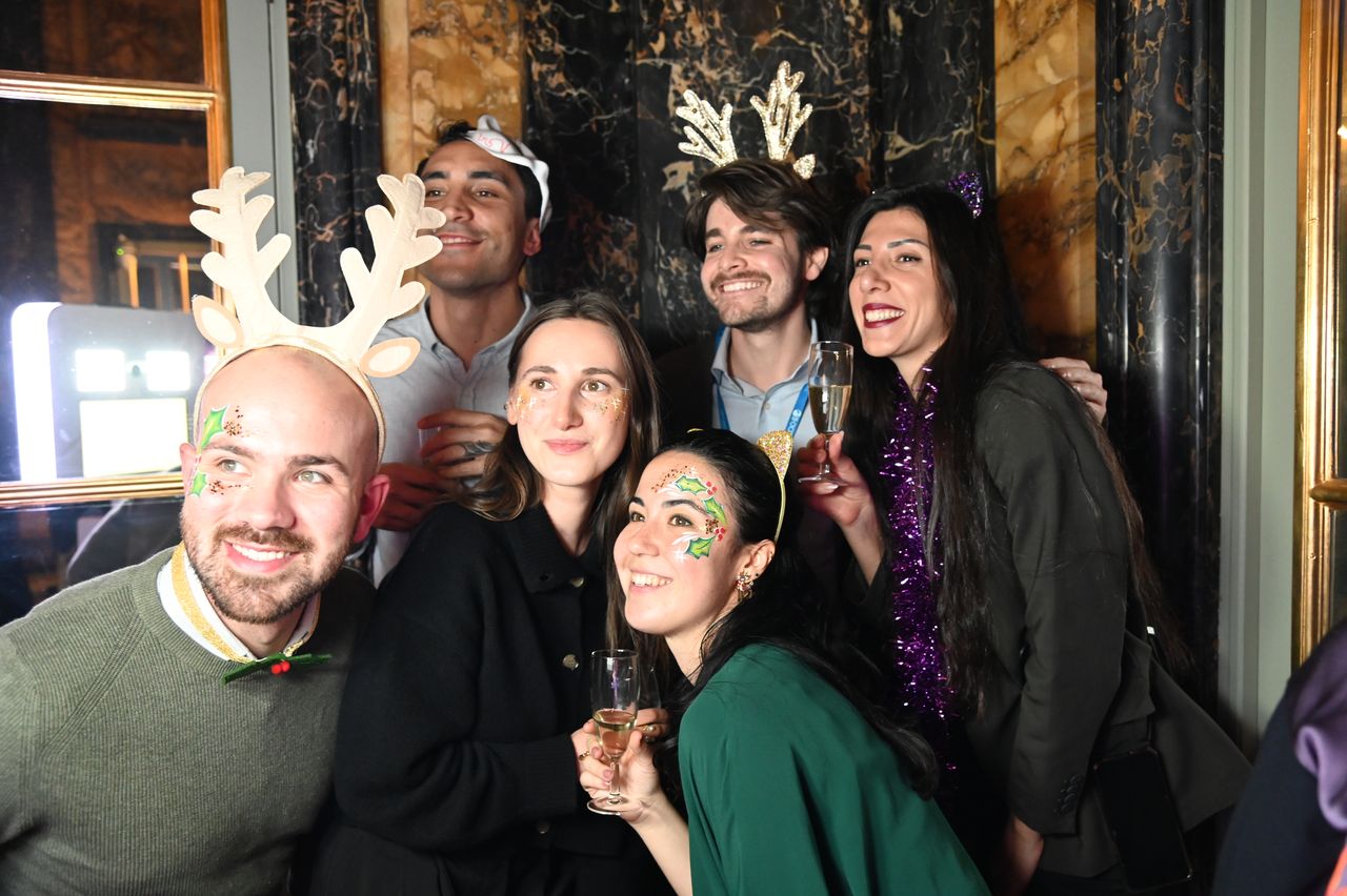 2024-12-13-(20h51m28s)-DSC_3790-(mama-razzi).JPG