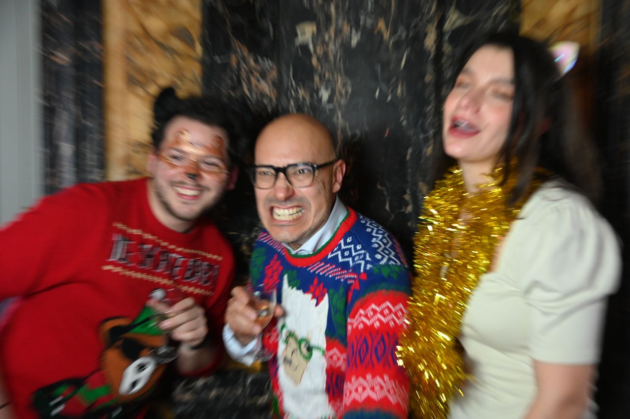2024-12-13-(21h57m10s)-DSC_3929-(mama-razzi).JPG