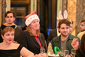 2024-12-13-(20h06m48s)-DSC_3654-(mama-razzi).JPG