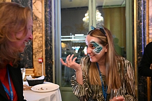 2024-12-13-(20h40m36s)-DSC_3738-(mama-razzi).JPG