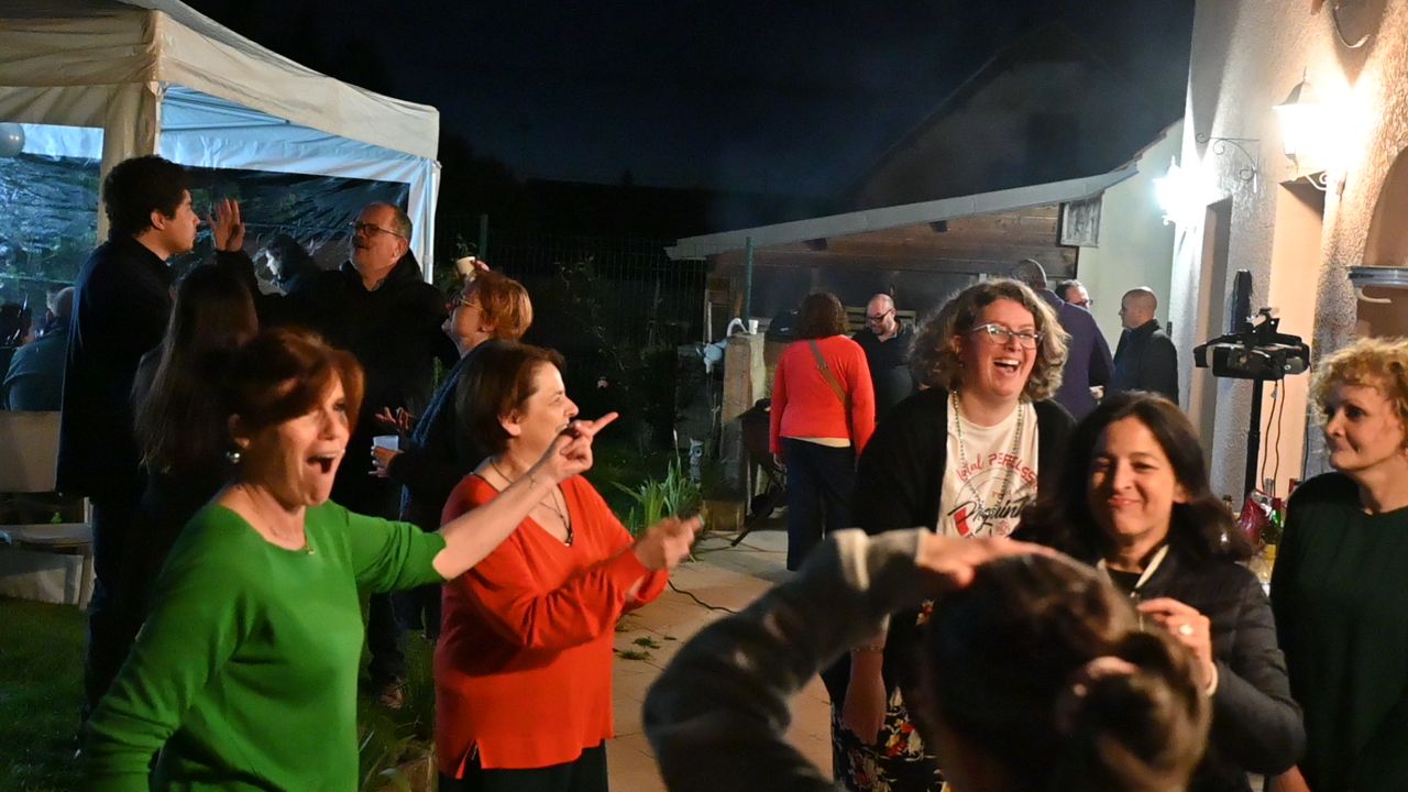 2026-04-18-VDO_5219-(mama-razzi).JPG